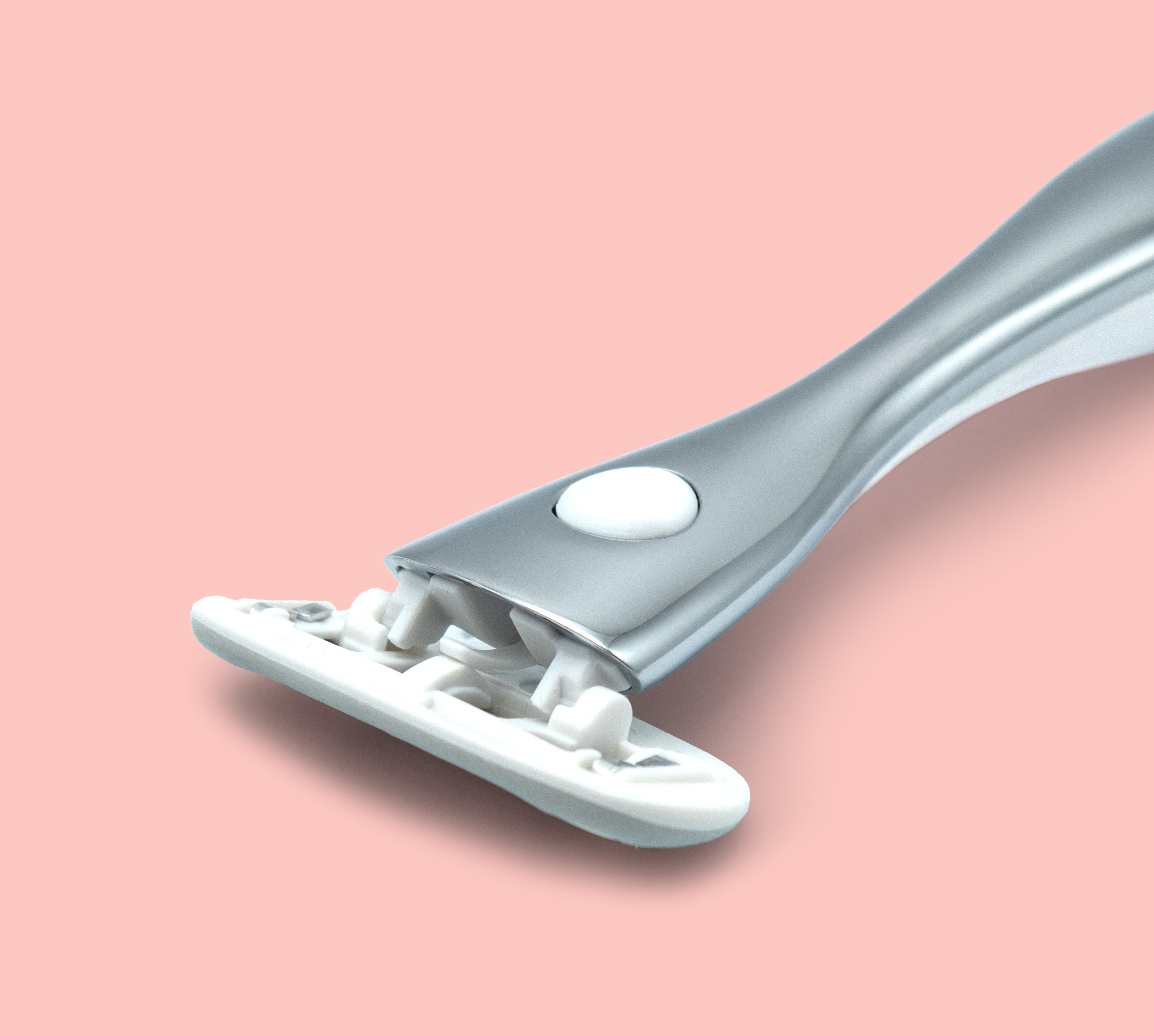 Razor blade handle connection